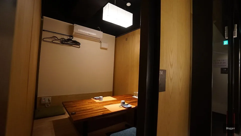 골드참치 매장 닷찌 좌식 룸 내부 분위기