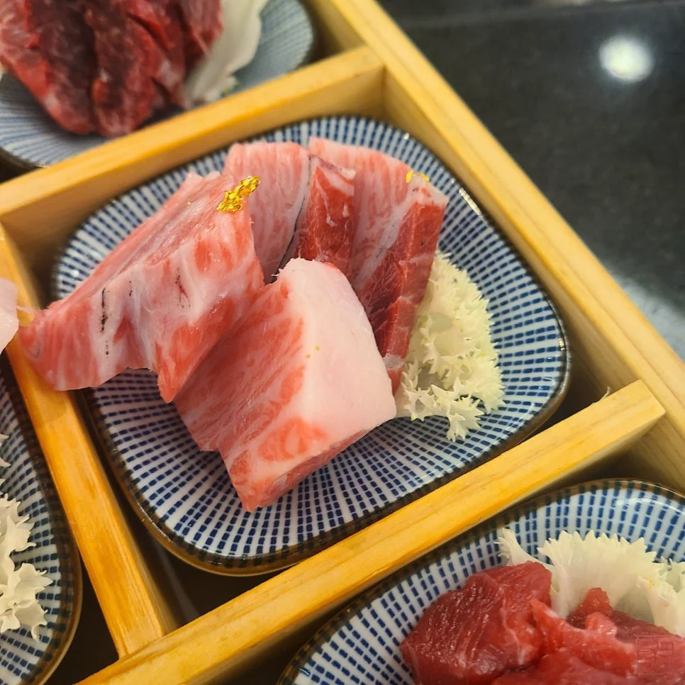 골드참치 참치회 한상차림 고급스러운 플레이팅