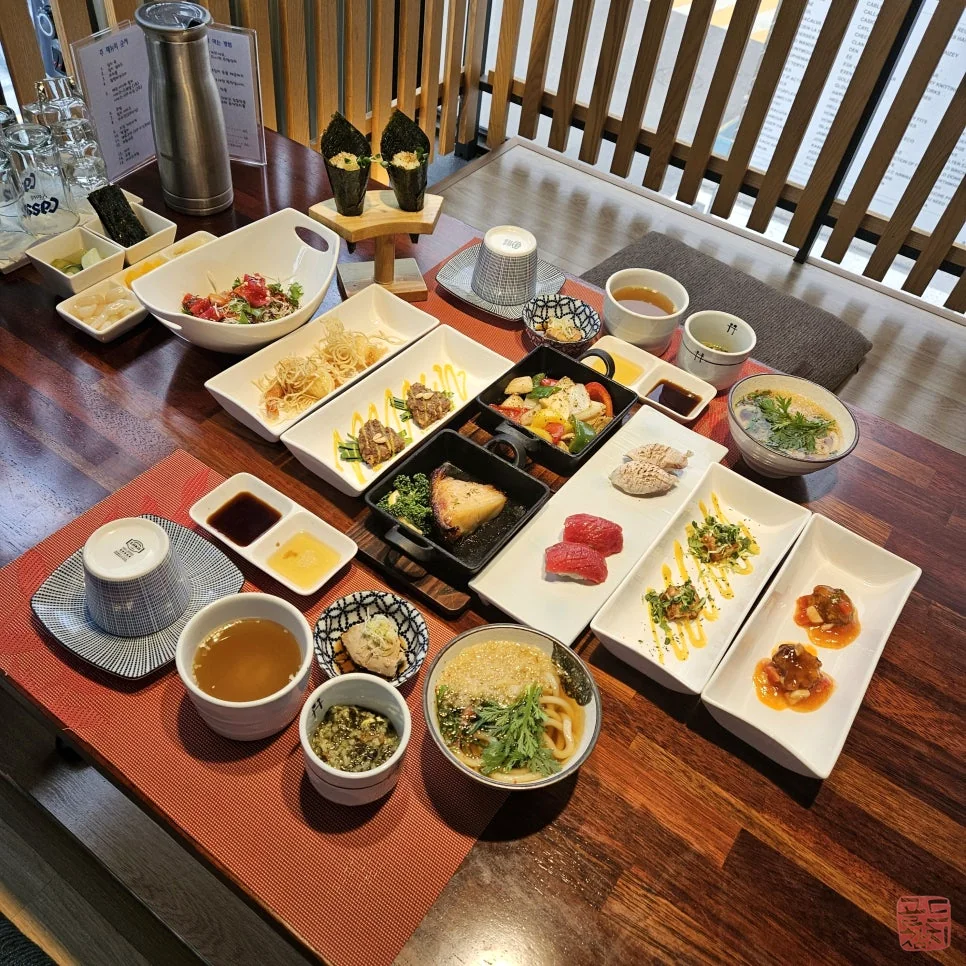 Gold Tuna clean restaurant entrance, welcome guests
