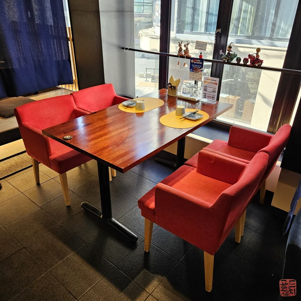 Gold Tuna cozy restaurant atmosphere, special occasions