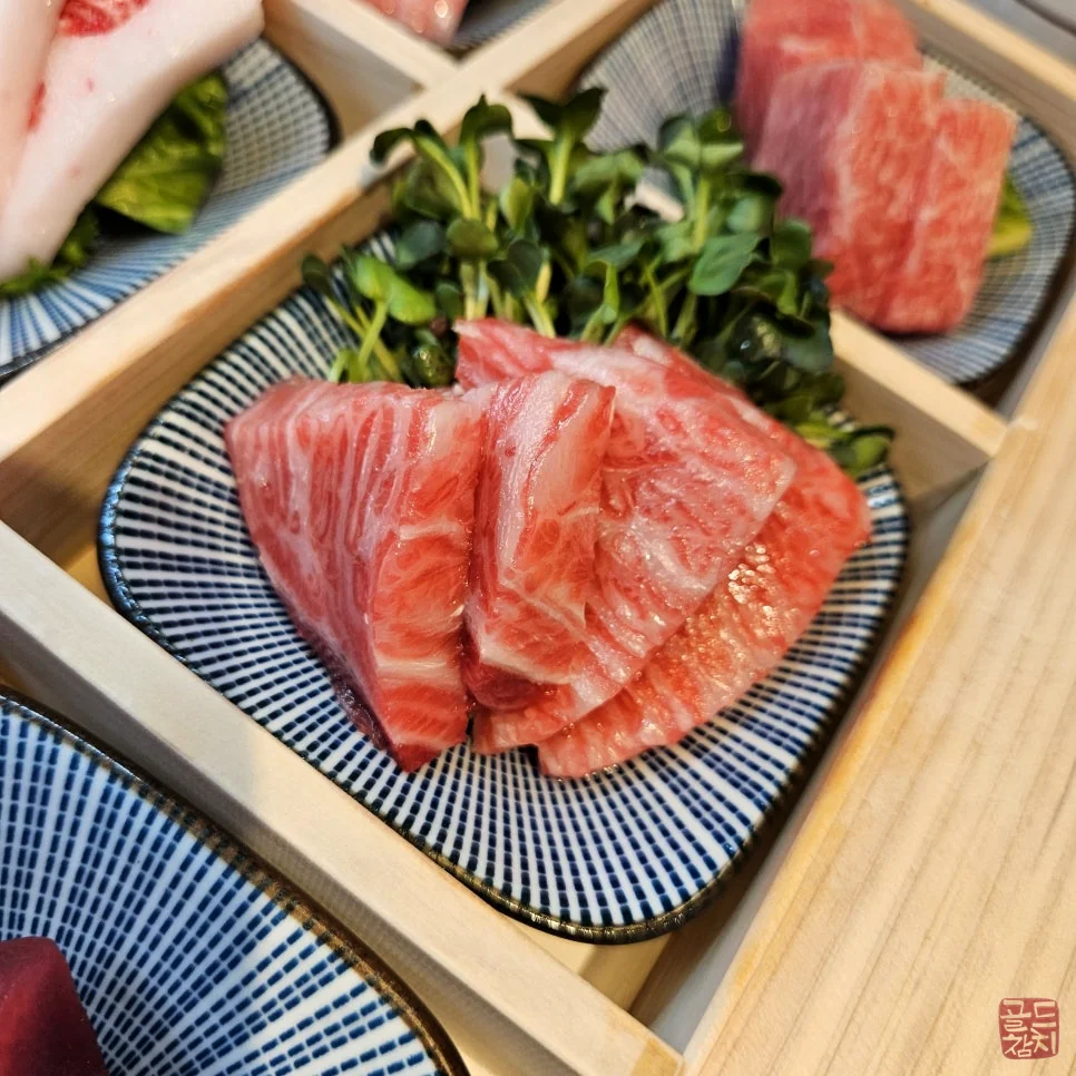 강남 골드참치 고급 참치 전문점 분위기 연출