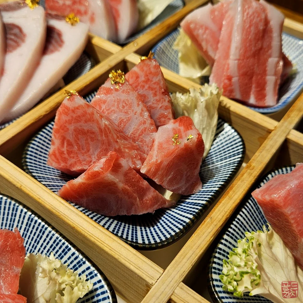 강남 골드참치 참치 중뱃살 아카미 붉은살 조화로운 맛