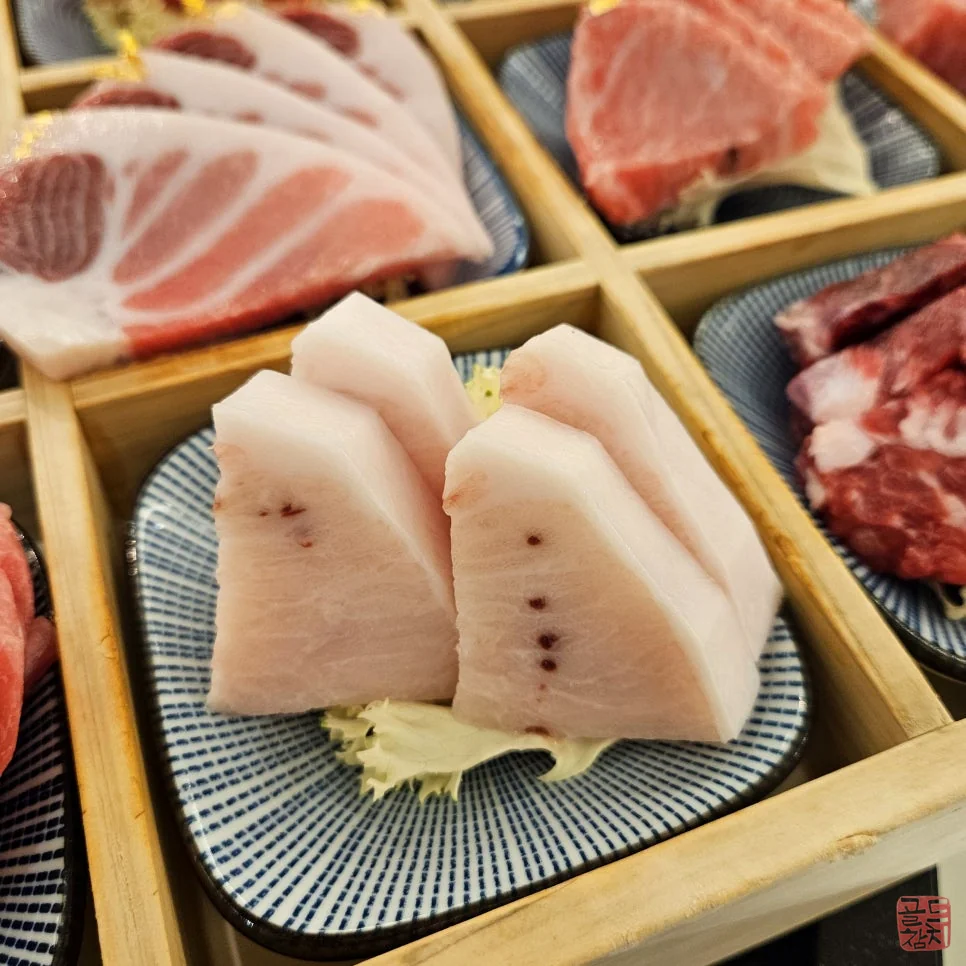 강남 골드참치 참치회 한 점 입안 가득 행복