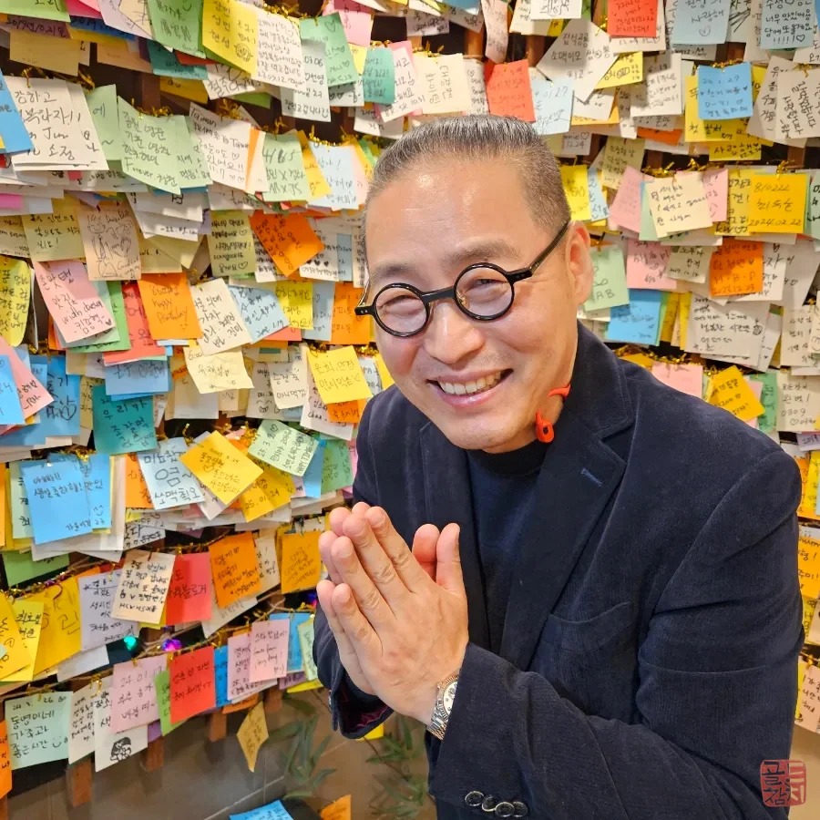 Gold Tuna Tuna Uncle, expressing gratitude, hands together