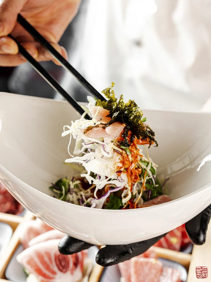 Gold Tuna tuna salad, udon soup, side dishes