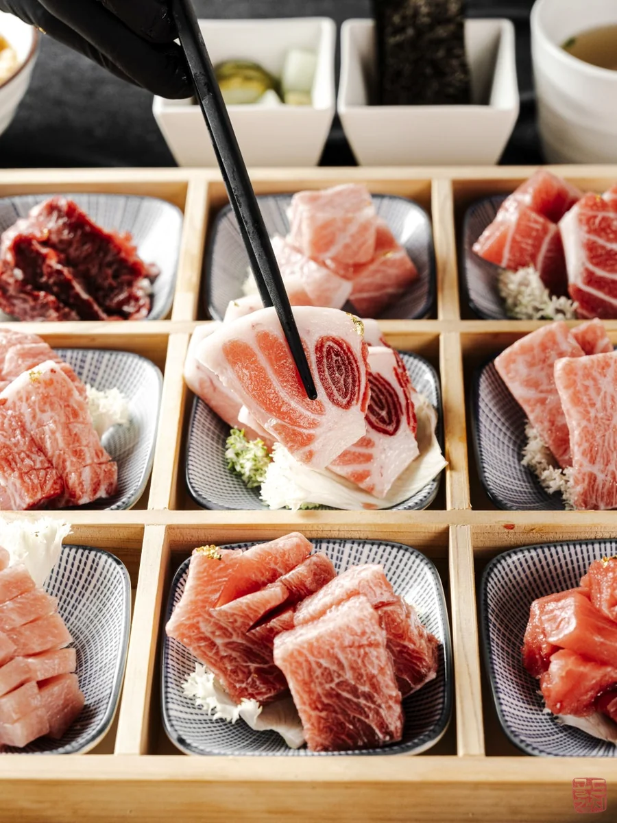 Gold Tuna restaurant atmosphere, perfect for company dinners, dates