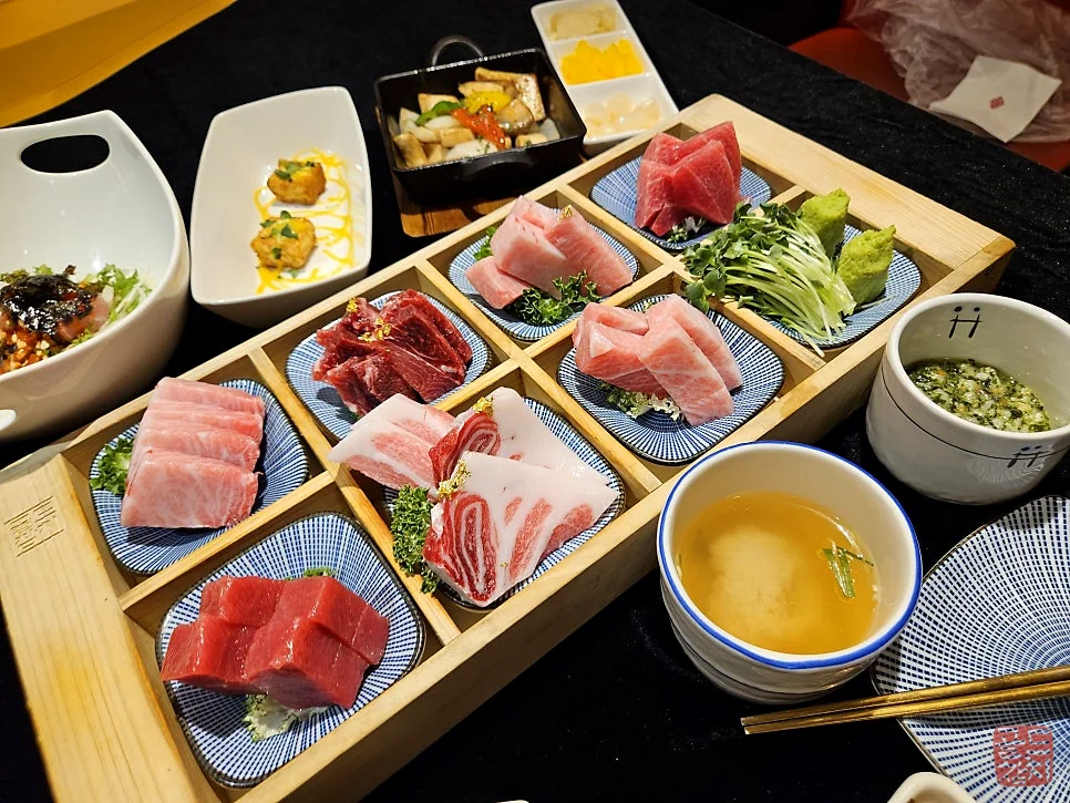 강남 골드참치 참치회 예술적인 플레이팅 작품