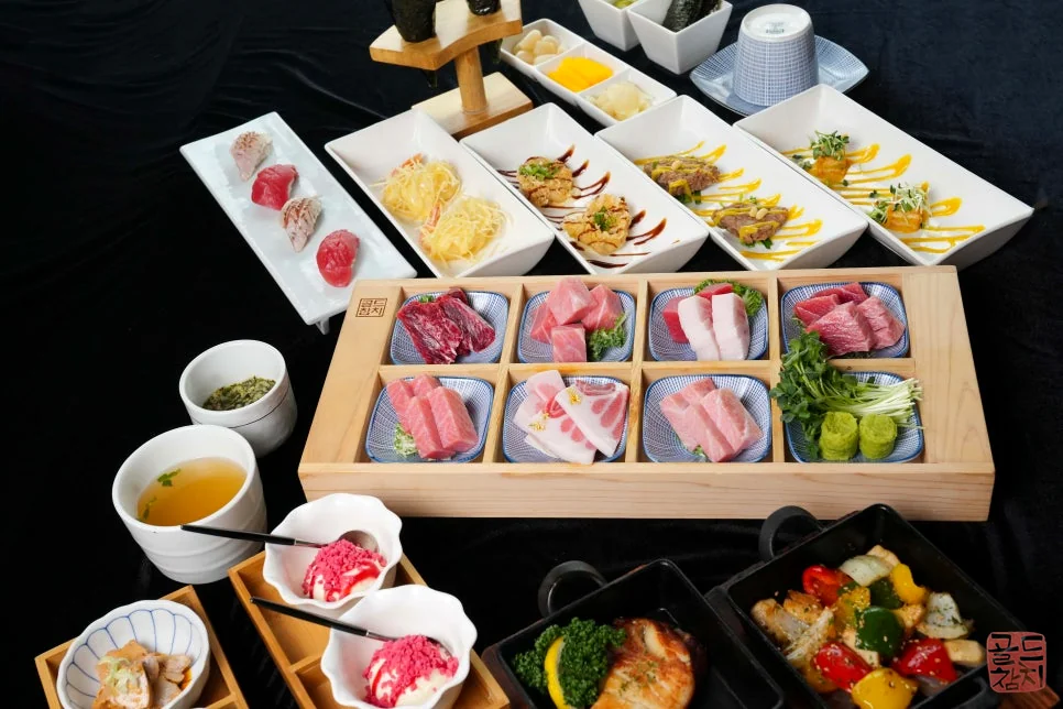 골드참치 셰프의 참치 손질 정성스러운 준비