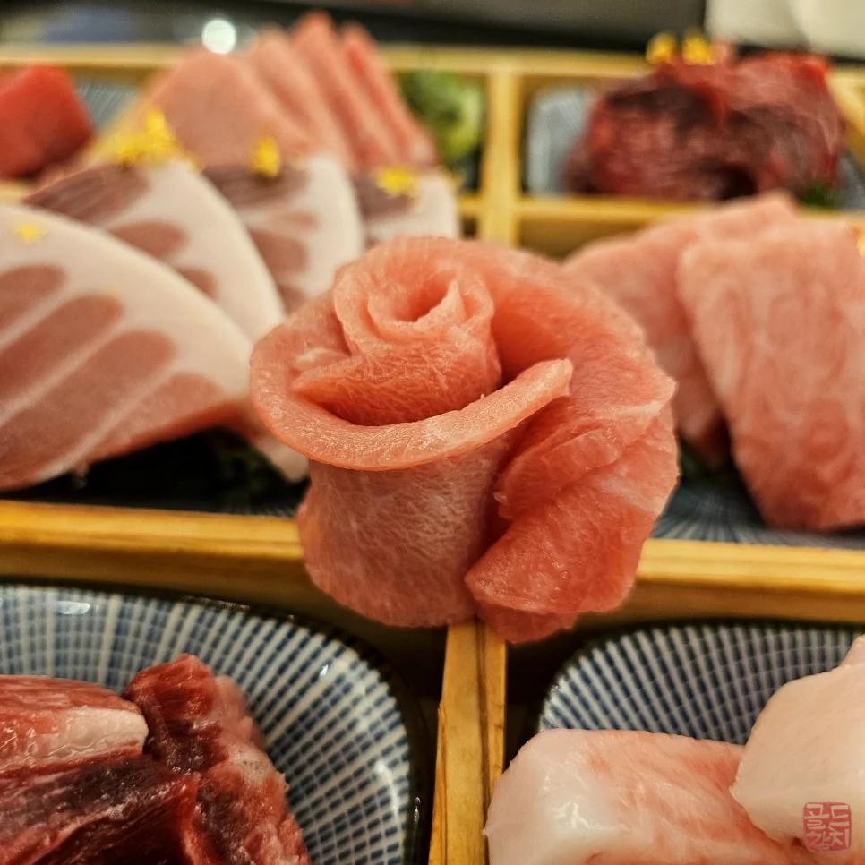 Bangyi-dong Gold Tuna premium tuna course, assorted sashimi platter for romantic date
