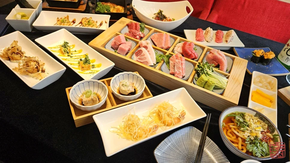 Bangyi-dong Gold Tuna tuna course appetizer, neatly presented dish