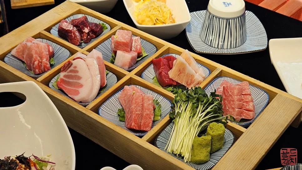 Gold Tuna main sashimi platter, premium tuna sashimi, chef's dedication