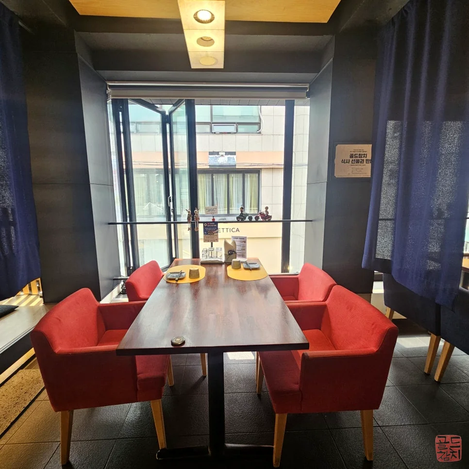 Gangnam Gold Tuna, luxurious restaurant ambiance for corporate dinners, dates, family gatherings