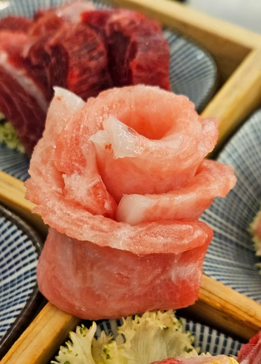 Sinsa-dong Gold Tuna sashimi, art-like presentation