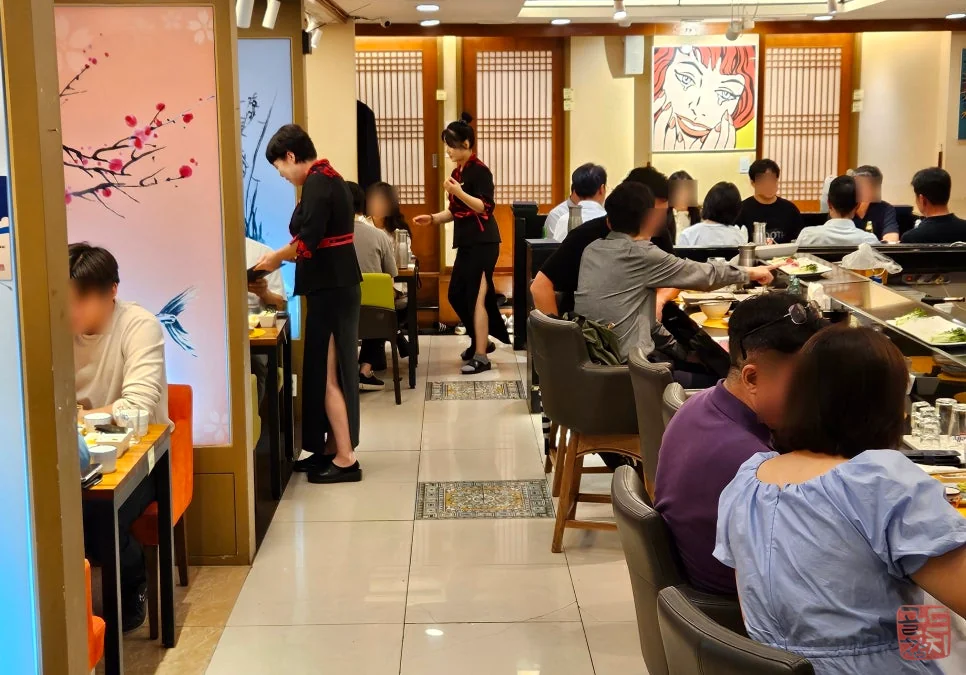 Seoul Gold Tuna restaurant interior, modern ambiance