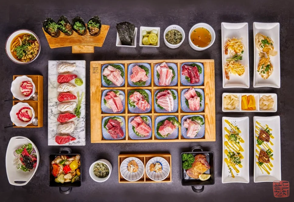Sinsa-dong Gold Tuna 15-course full meal set, generous presentation