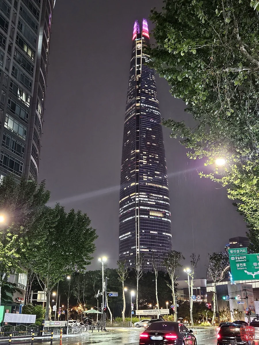 Gold Tuna omakase restaurant exterior, Lotte World Tower view