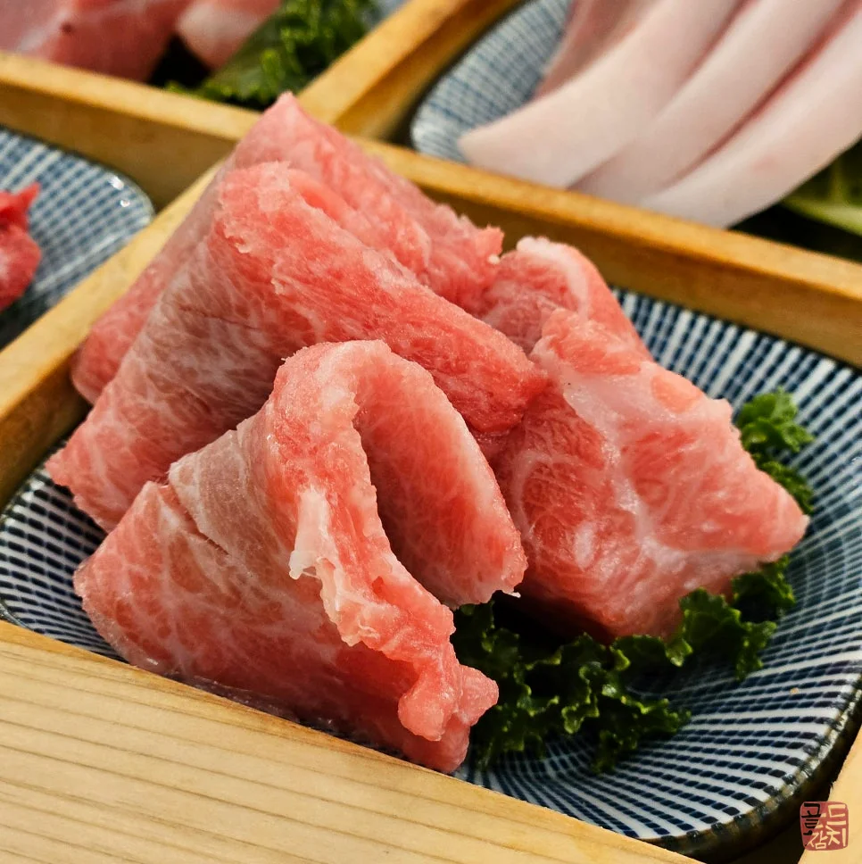 Sinsa-dong Gold Tuna fresh tuna sashimi, premium cuts
