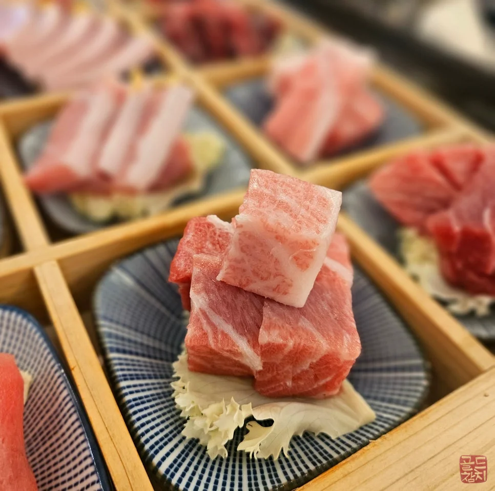 Sinsa-dong Gold Tuna, tuna sashimi omakase plating