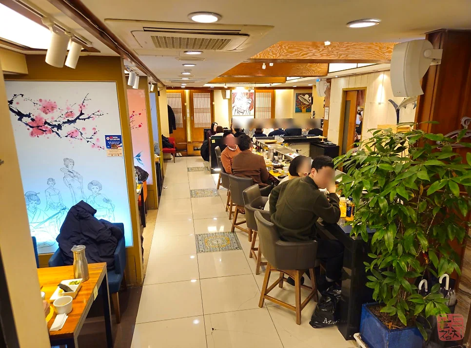 Bangyi-dong Gold Tuna restaurant interior, cozy atmosphere