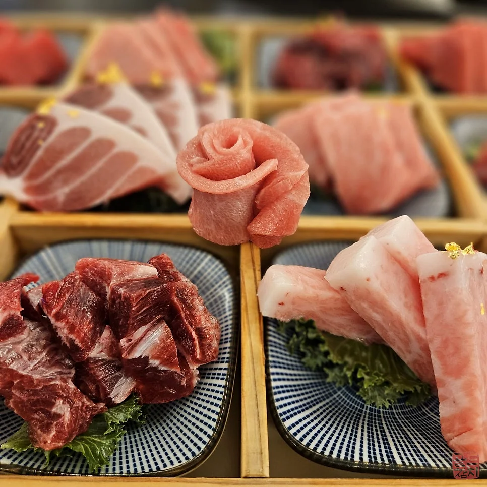 Jamsil Gold Tuna 15-course omakase full table setting