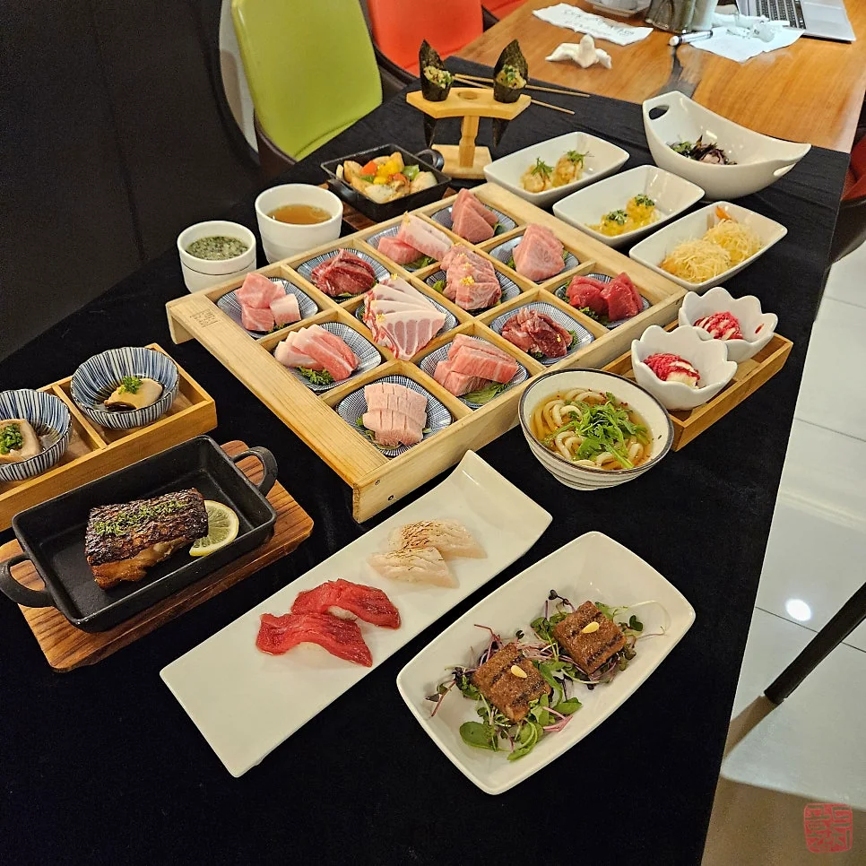 Sinsa-dong Gold Tuna dinner full course meal, complete table setting