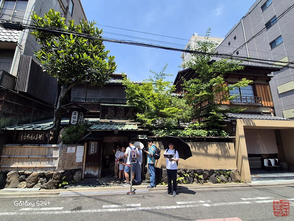 Gold Tuna, Tuna Uncle, Honke Owariya exterior, travel experience