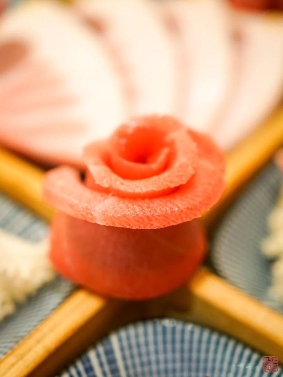 Gangnam Gold Tuna sashimi, beautiful flower plating