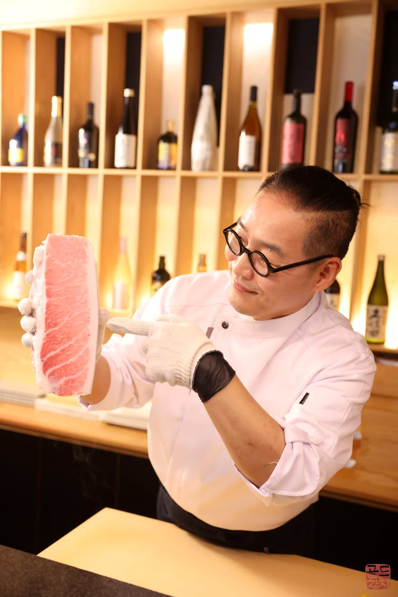Gold Tuna omakase counter, watching chef's cooking, immersive experience
