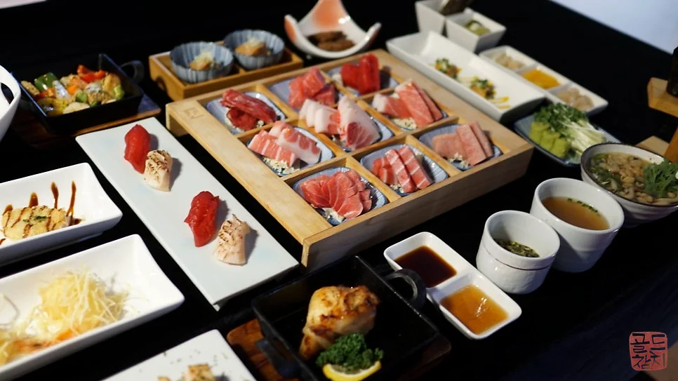 Gangnam Gold Tuna omakase, artistic premium tuna sashimi presentation