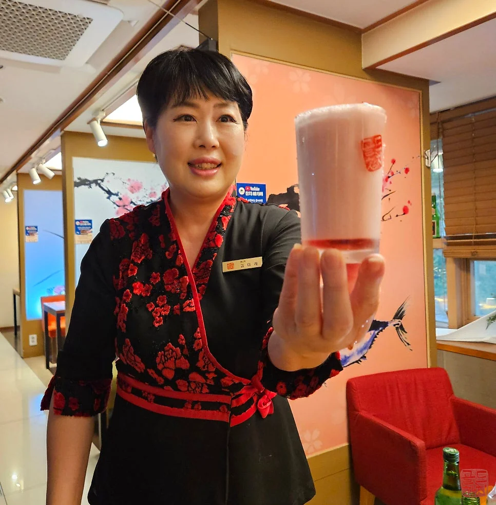 Bangyi-dong Gold Tuna, Somaek Imo performance, strawberry smoothie drink