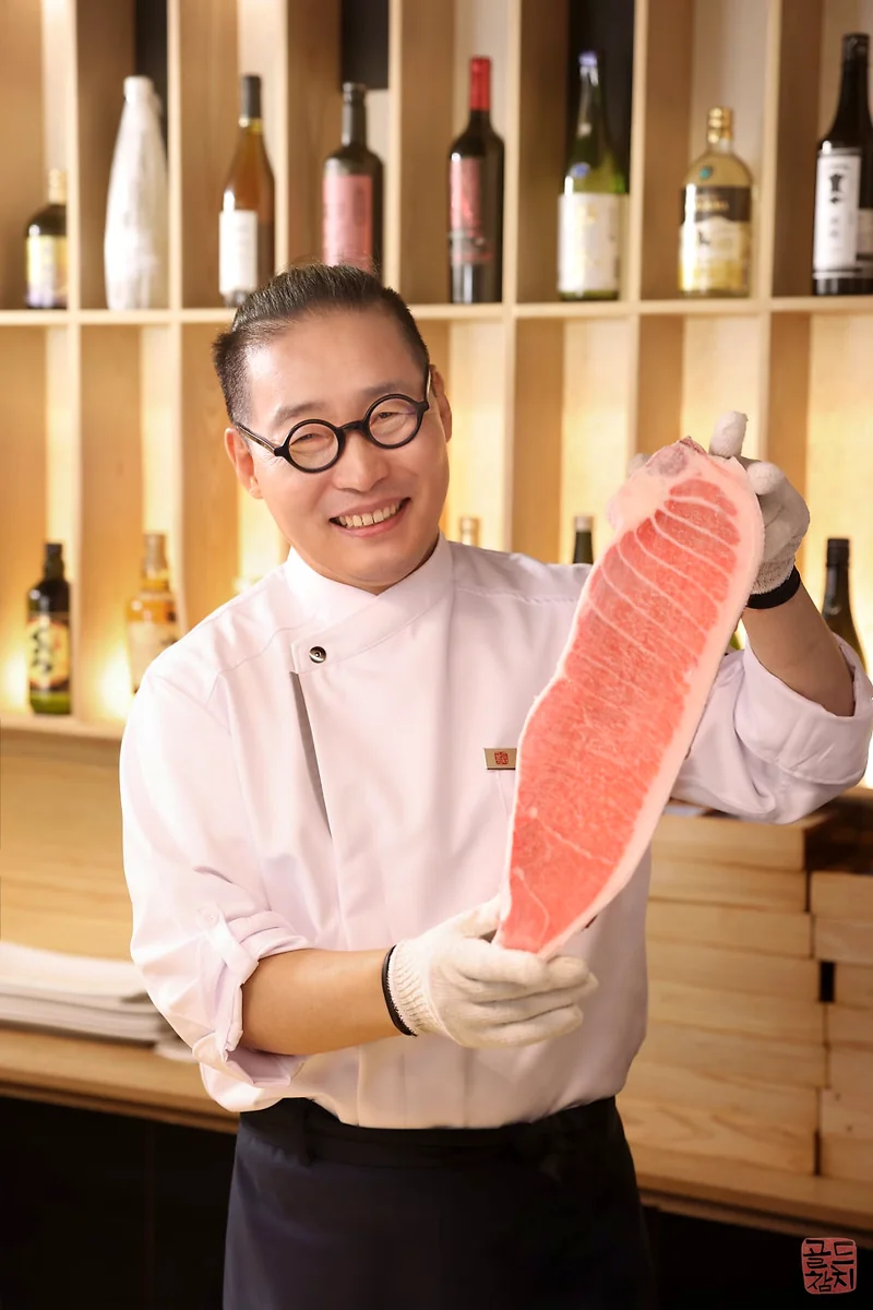 Jamsil Gold Tuna 15-course omakase, chef presenting dishes