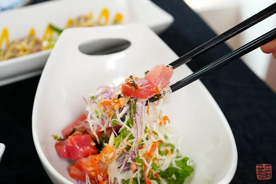 Sinsa-dong Gold Tuna, tuna salad, 15-course dish
