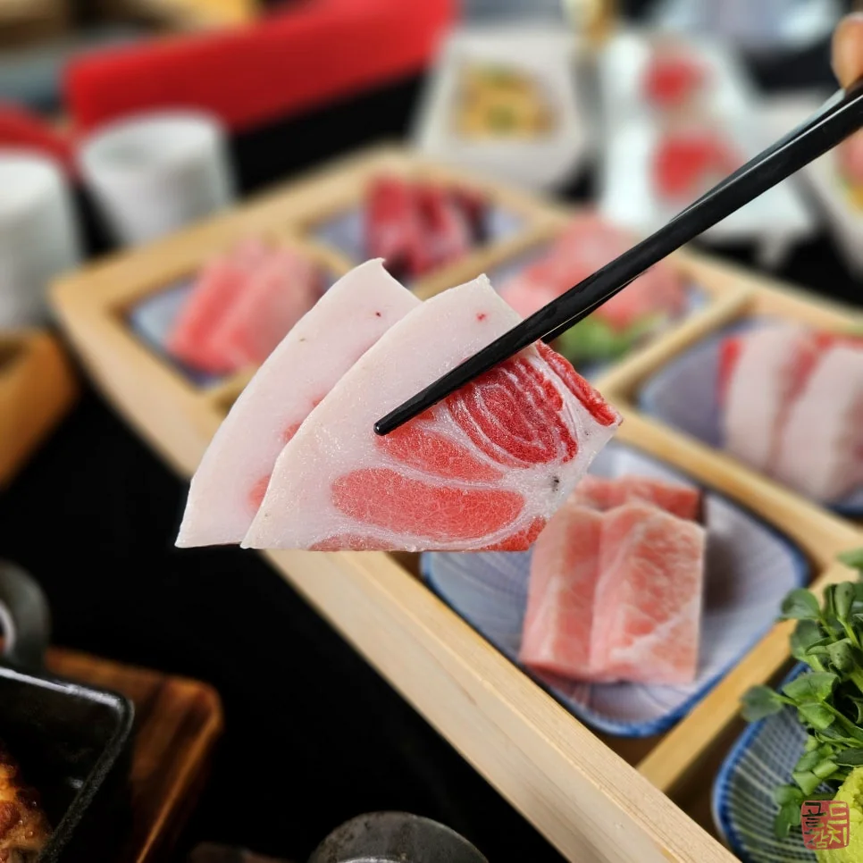 Sinsa-dong Gold Tuna, premium tuna belly (baeggopsal) sashimi, 15-course