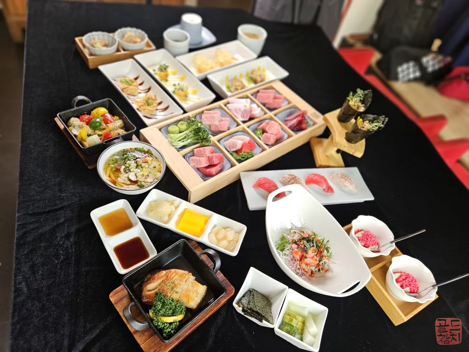 Sinsa-dong Gold Tuna, 2-person full course meal, 15-course platter