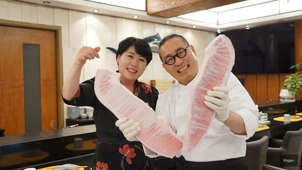 잠실 골드참치 소맥이모 참치아저씨 직원 모습