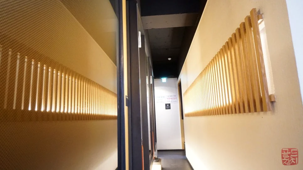 신사동 골드참치 매장 내부 깔끔한 인테리어