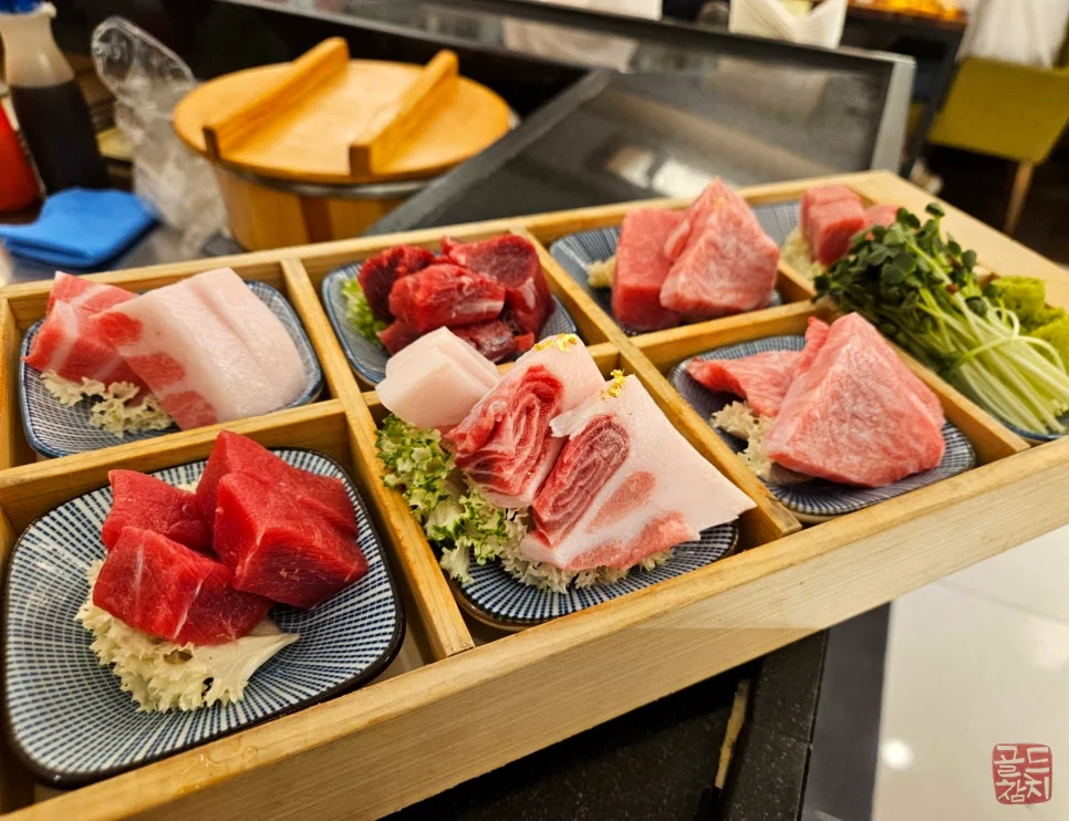 Bangyi-dong Gold Tuna, artistic tuna sashimi plating, gourmet cuisine