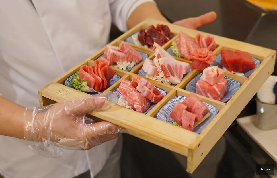 Sinsa-dong Gold Tuna 3-person tuna sashimi platter, business dining