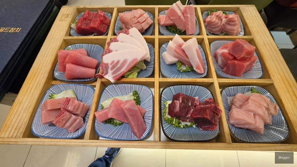 골드참치 참치회 정갈한 플레이팅 편백 트레이