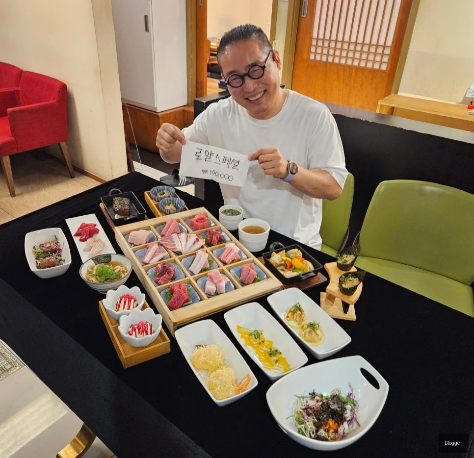 Gold Tuna brand slogan, where tuna becomes art