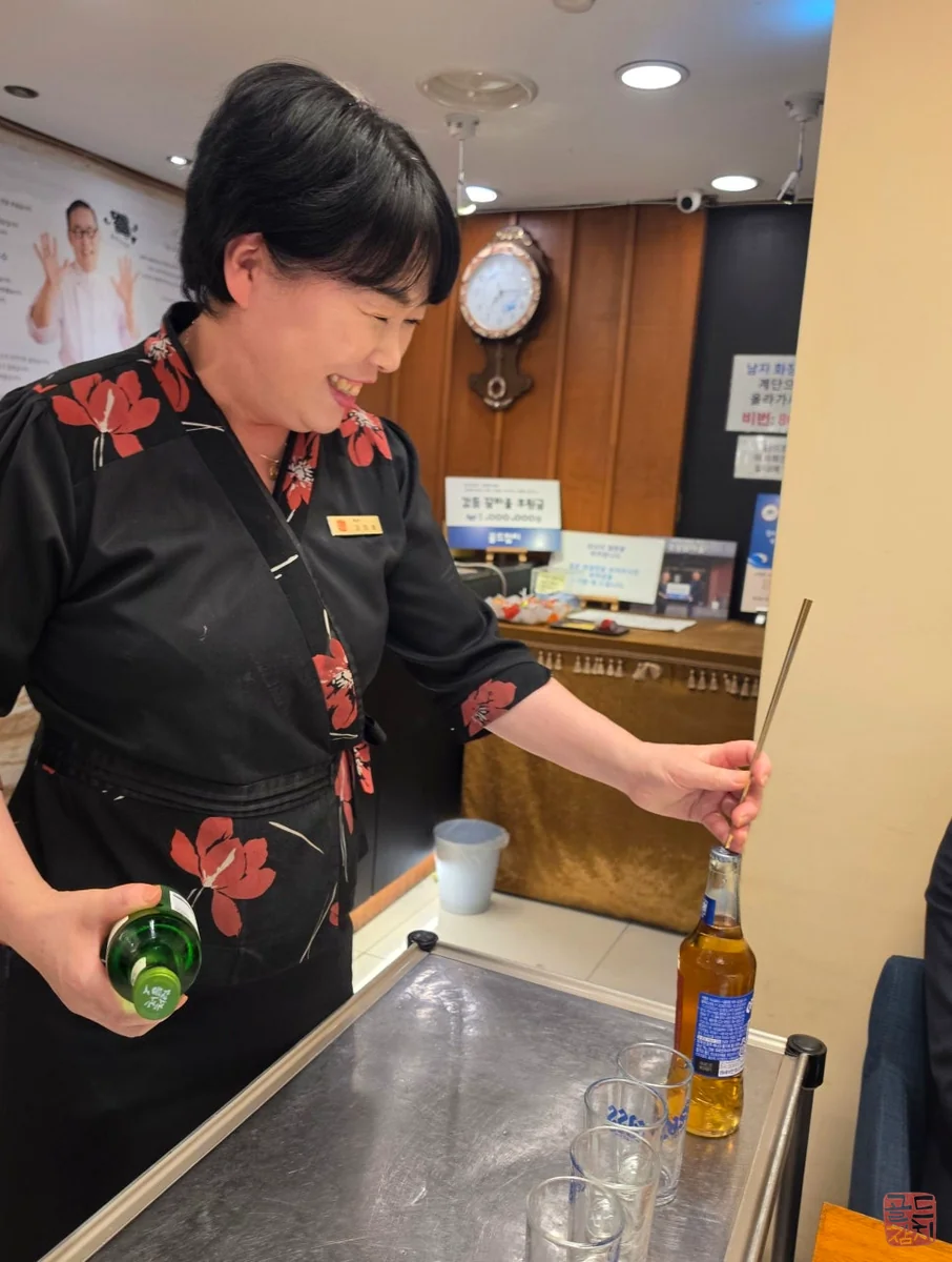Seoul Gold Tuna, foreign customer review, Somaek Auntie manager