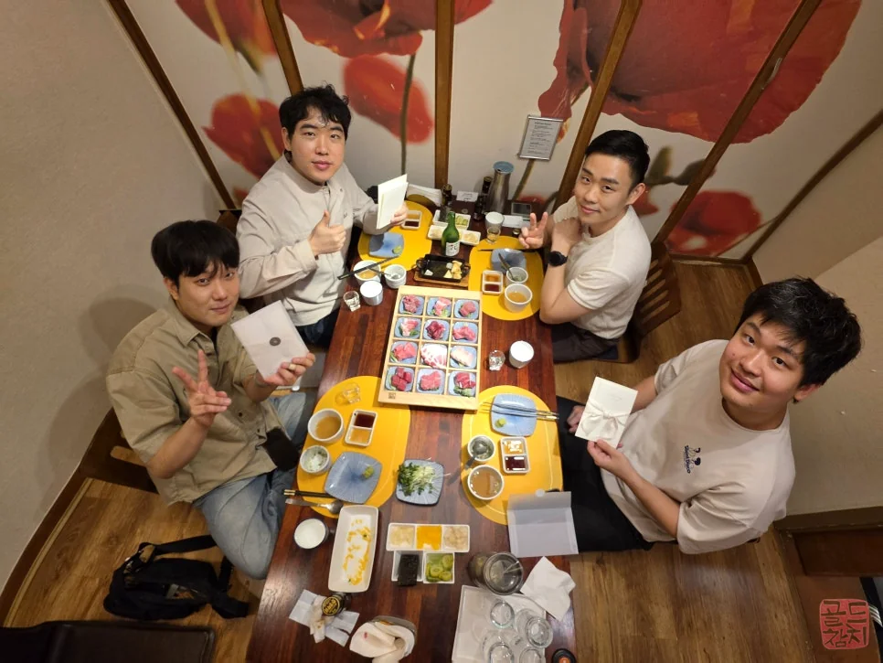 Bangyi-dong Gold Tuna friends, wedding invitation gathering, commemorative photo