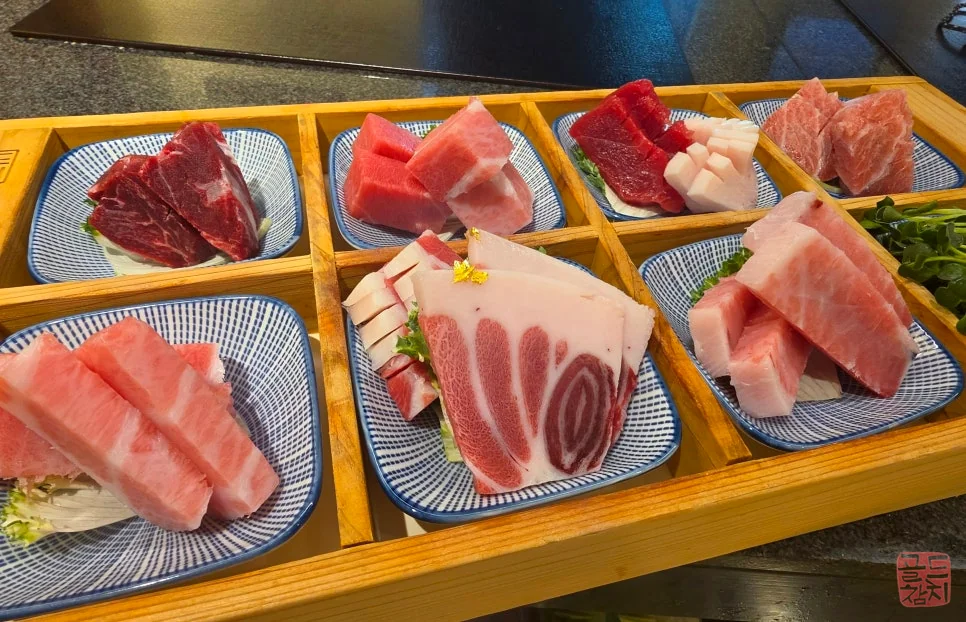 Gold Tuna Royal Special, 2-person main tuna sashimi platter, exquisite plating