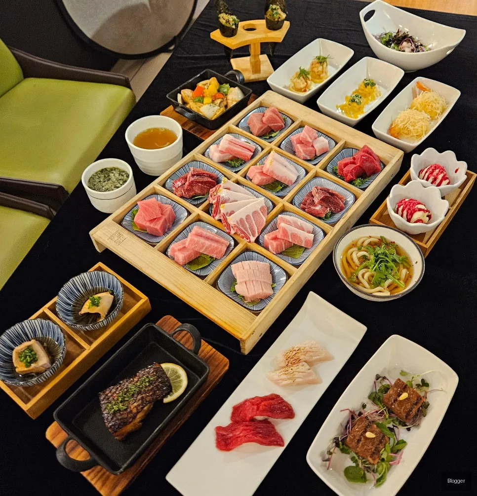 Royal Special tuna course spread featuring various premium cuts like Otoro and Akami
