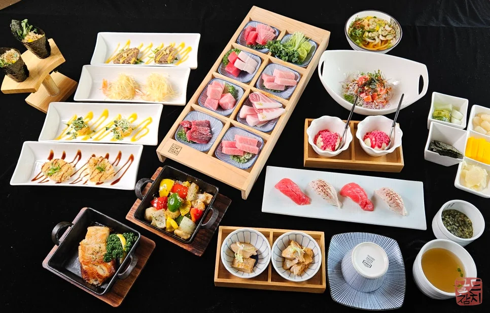 Bangyi-dong Gold Tuna artistic tuna sashimi plating, gourmet dish