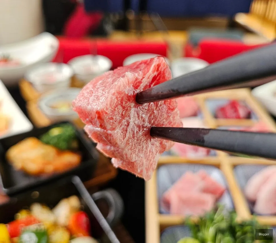 Bangyi-dong Gold Tuna Southern bluefin tuna belly, premium sashimi cut