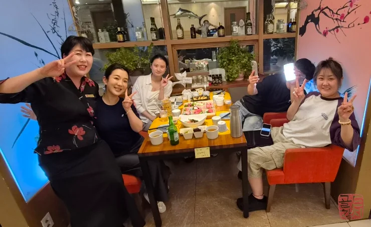 Bangyi-dong Gold Tuna, Chinese YouTuber dining, filming, restaurant visit