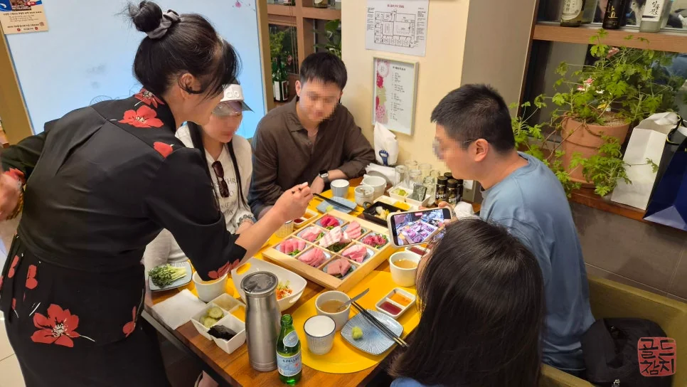 Bangyi-dong Gold Tuna, Chinese language available, welcoming foreign guests