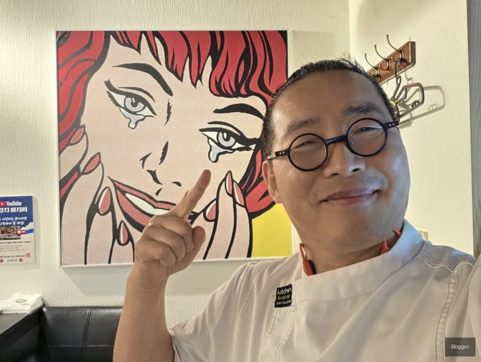 신사동 골드참치 매장 분위기 인테리어 팝아트 행복한 눈물
