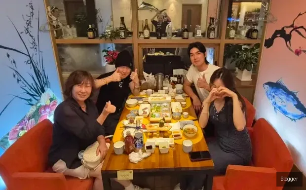 골드참치 가족모임 행복한 순간 직원과 함께하는 기념